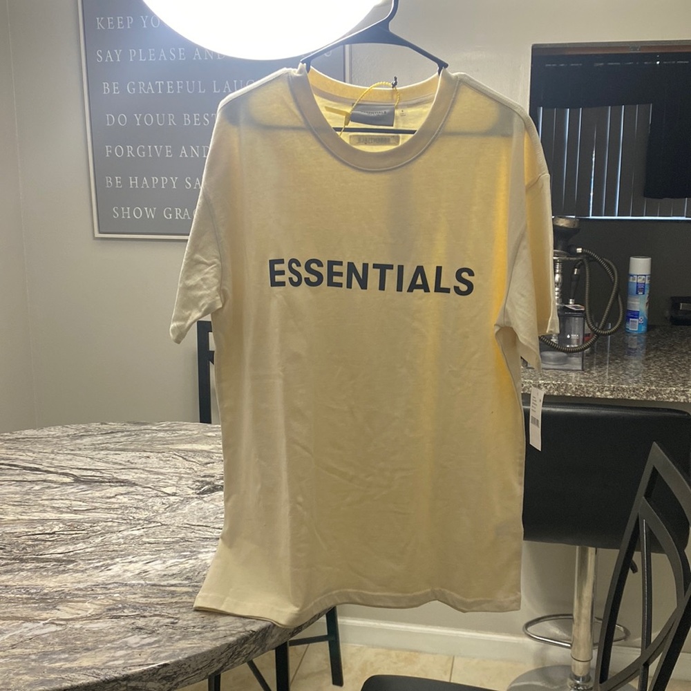 Mens (S) Essentials Tee